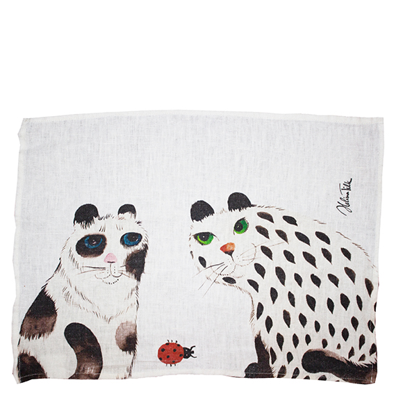 Helina Tilk: Platzdeckchen 34x44 Katze mit Käfer weiß